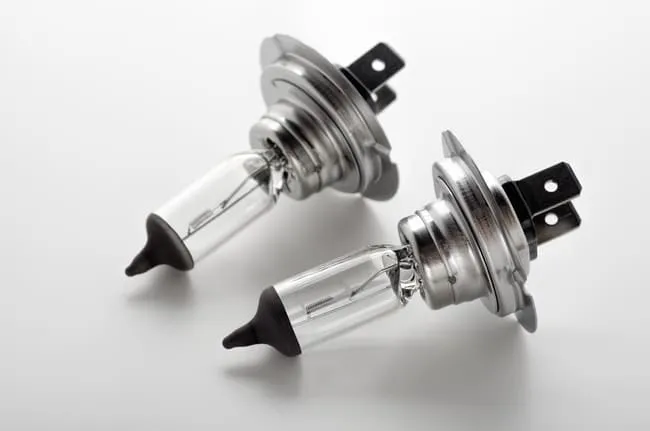 Rodzaje żarówek samochodowych H7 H4