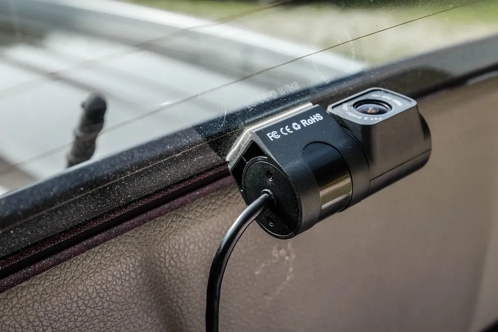 Rodzaje wideorejestrator&oacute;w prz&oacute;d tył wnętrze