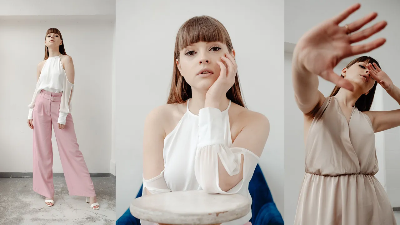 Kobieta w r&oacute;żowych spodniach i białej bluzce, siedząca w fotelu, zasłaniająca się ręką. Inspiracja, jak pozować do zdjęć instagram.