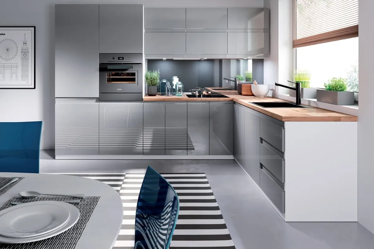 kuchnia z szafkami na wysoki połysk czyszczenie