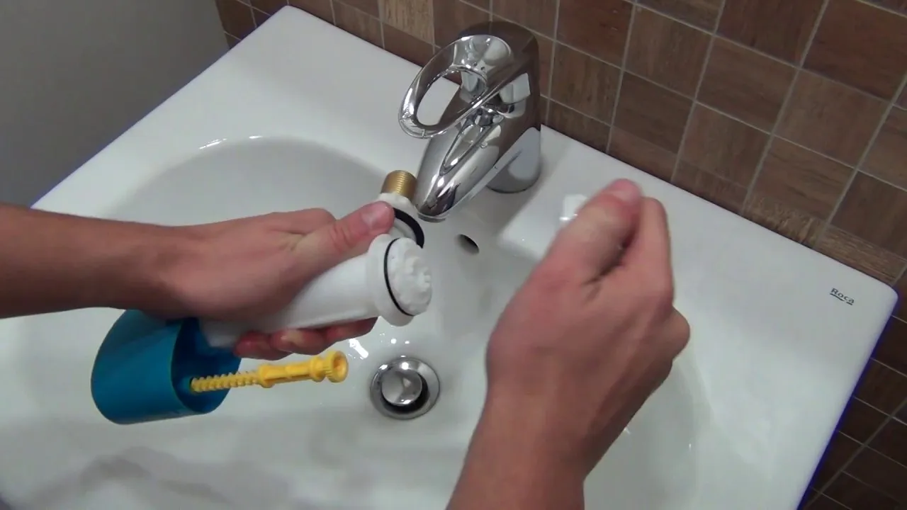 czyszczenie filtra w zaworze napełniającym spłuczki