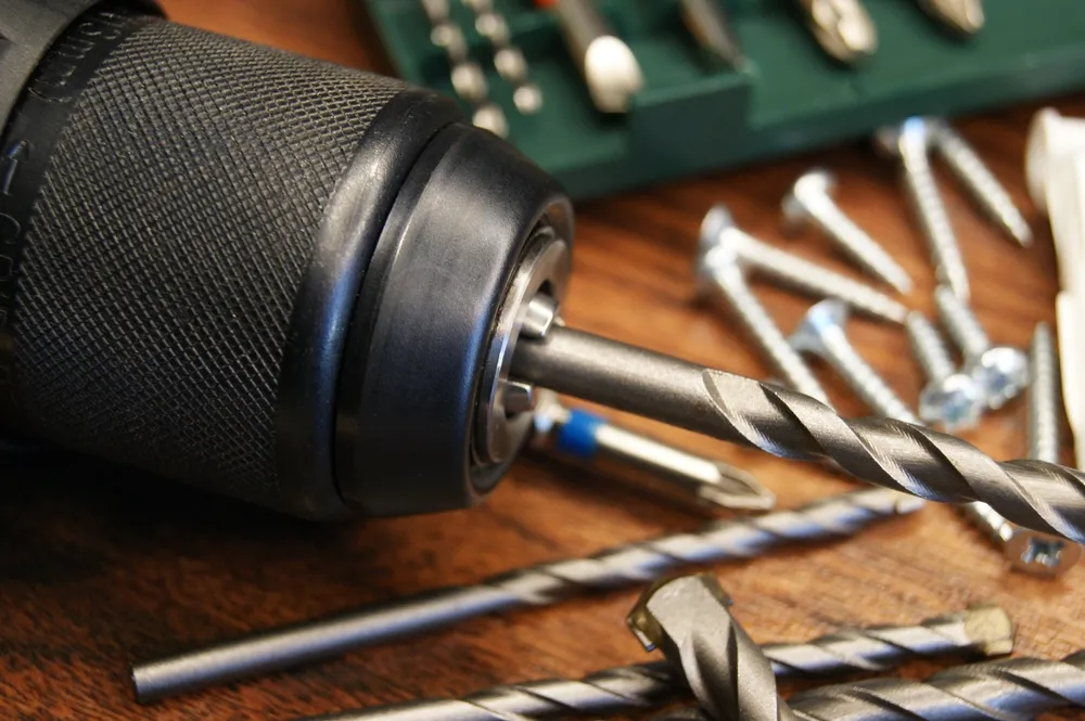 montaż nowego uchwytu wiertarskiego