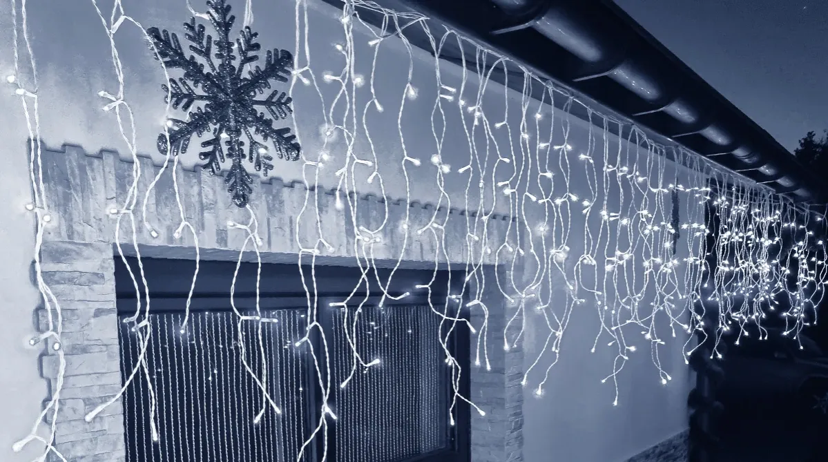 r&oacute;żne sposoby bezinwazyjnego montażu kurtyny świetlnej na oknie