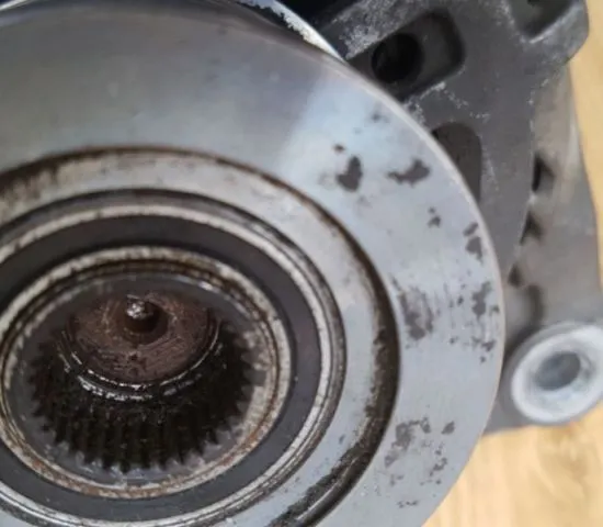 alternator sprzęgło jednokierunkowe demontaż bez klucza