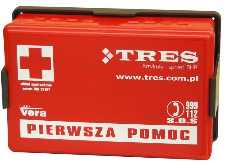 różne rodzaje apteczek pierwszej pomocy domowa samochodowa turystyczna