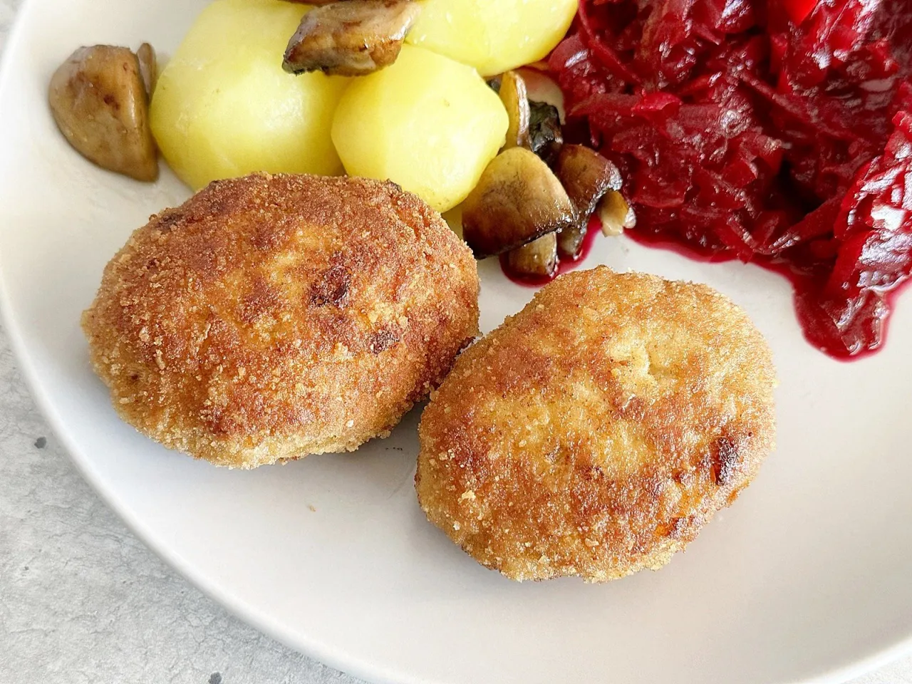 smażenie mielonego indyka na patelni