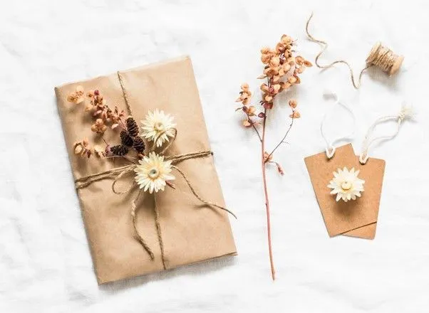 trendy pakowania prezentów komunijnych boho minimalistyczny eko