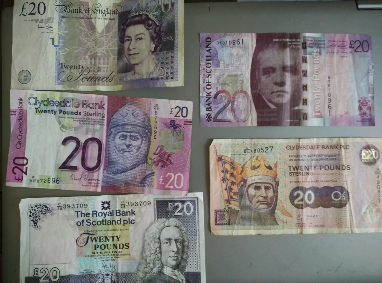 Szkockie banknoty 20 funtów: Bank of England, Clydesdale Bank, Bank of Scotland. Jaka waluta w Szkocji? Funt szterling.