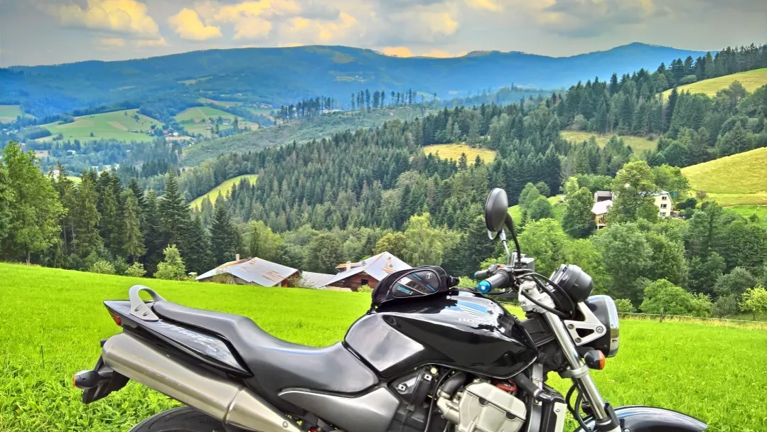 Motocykl nad Wisłą Nadwiślanka krajobraz