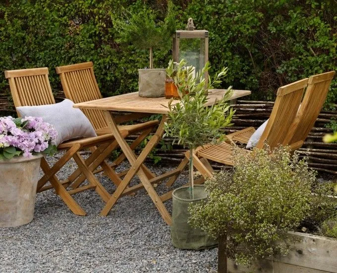 różne rodzaje drewna na meble ogrodowe porównanie