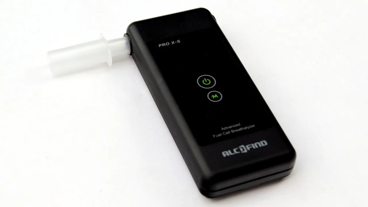 Alkomaty z sensorami elektrochemicznymi i p&oacute;łprzewodnikowymi