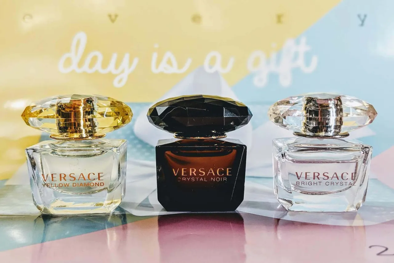 Versace Crystal Noir EDT vs EDP por&oacute;wnanie