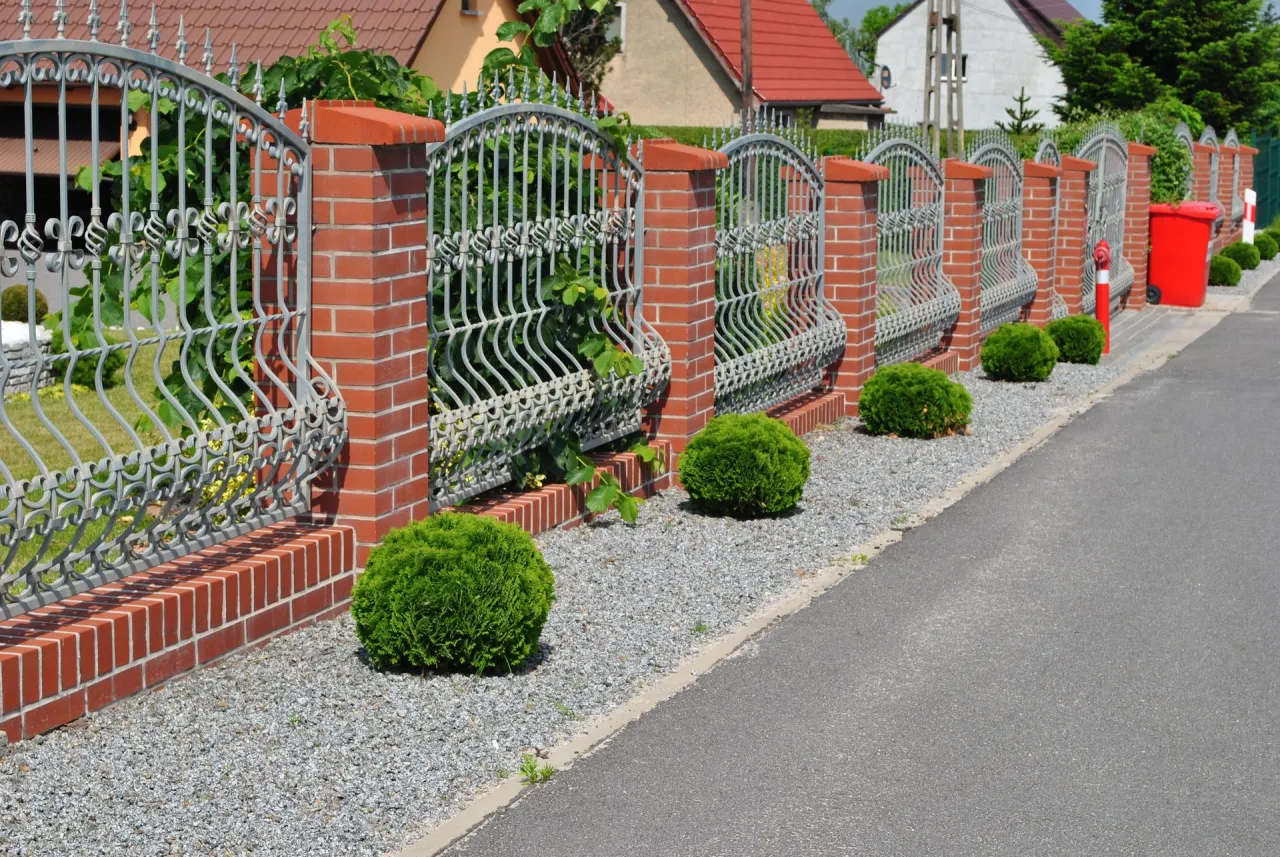 Pisemna umowa z sąsiadem o budowę ogrodzenia