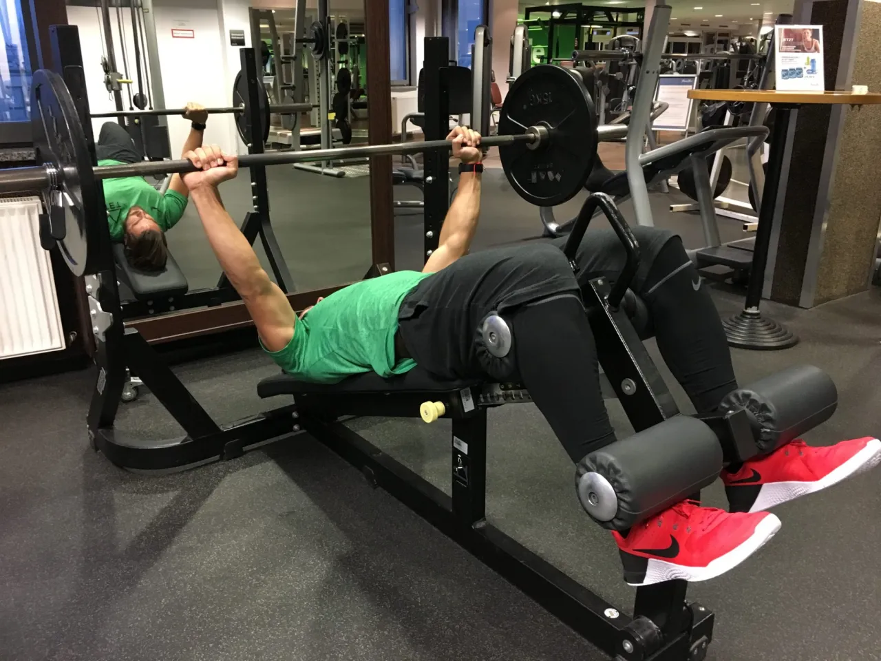 Negativbankdrücken Langhantel Ausführung