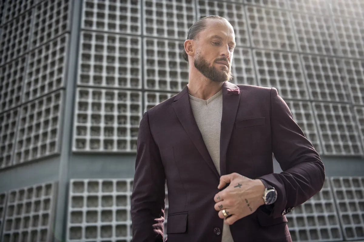 Osoba ubrana w business casual na rozmowę kwalifikacyjną