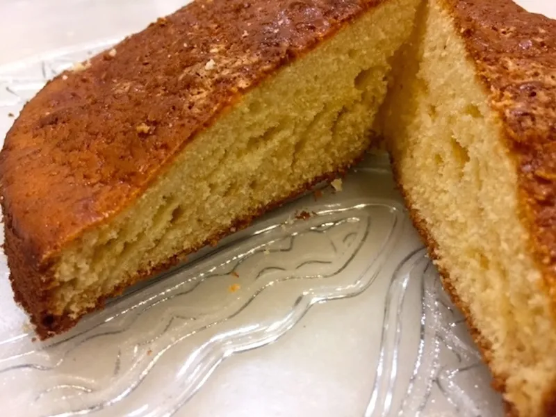 Bizcocho de yogur Thermomix cortado