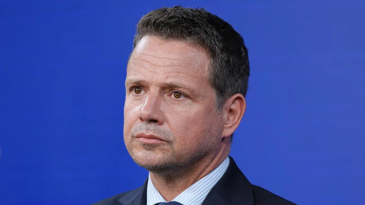 Zdjęcie Ile zarabia Trzaskowski? Zaskakujące fakty o jego pensji i porównania