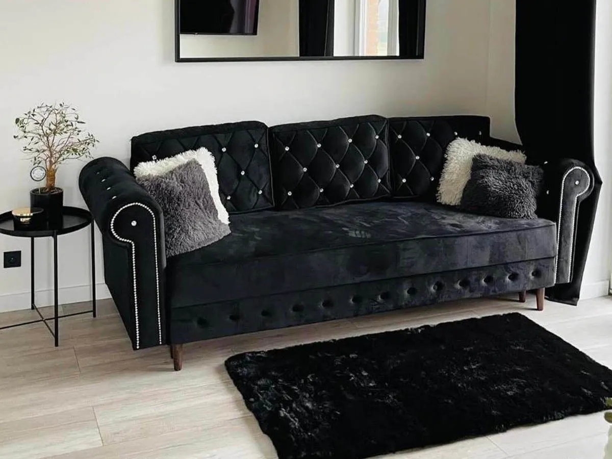 czarna kanapa poduszki styl glamour loft skandynawski boho