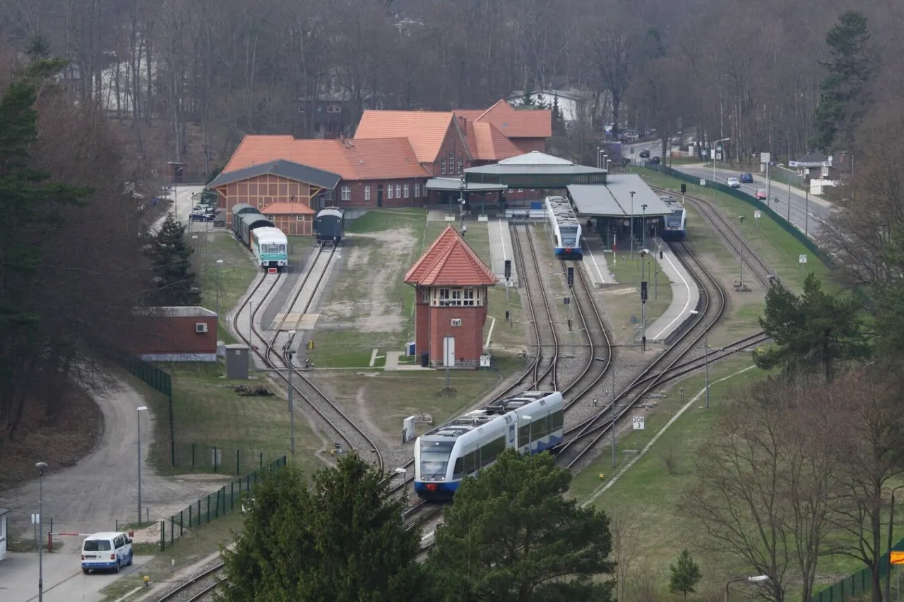 Bahnhof Seebad Heringsdorf UBB Gebäude Zug