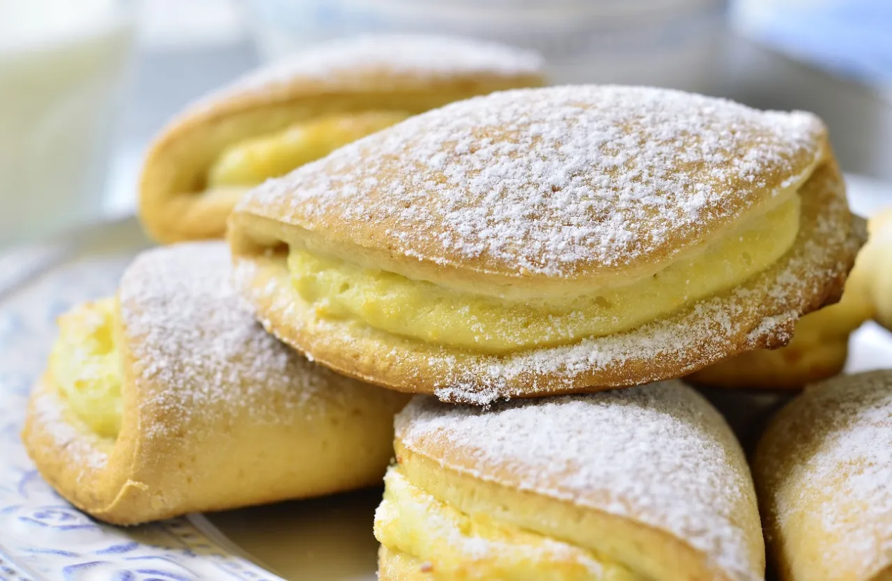 Sklejanie ciastek całusk&oacute;w