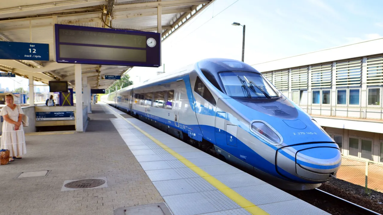 porównanie transportu Szczecin Warszawa