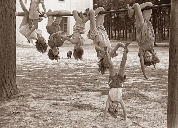 stare zdjęcie dzieci na żniwach