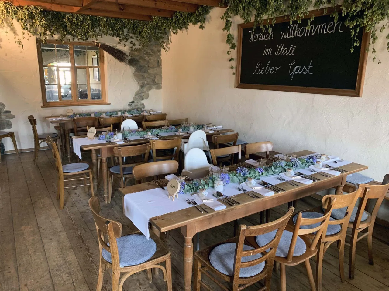 Schwäbische Spezialitäten Leonhardt's Stall-Besen