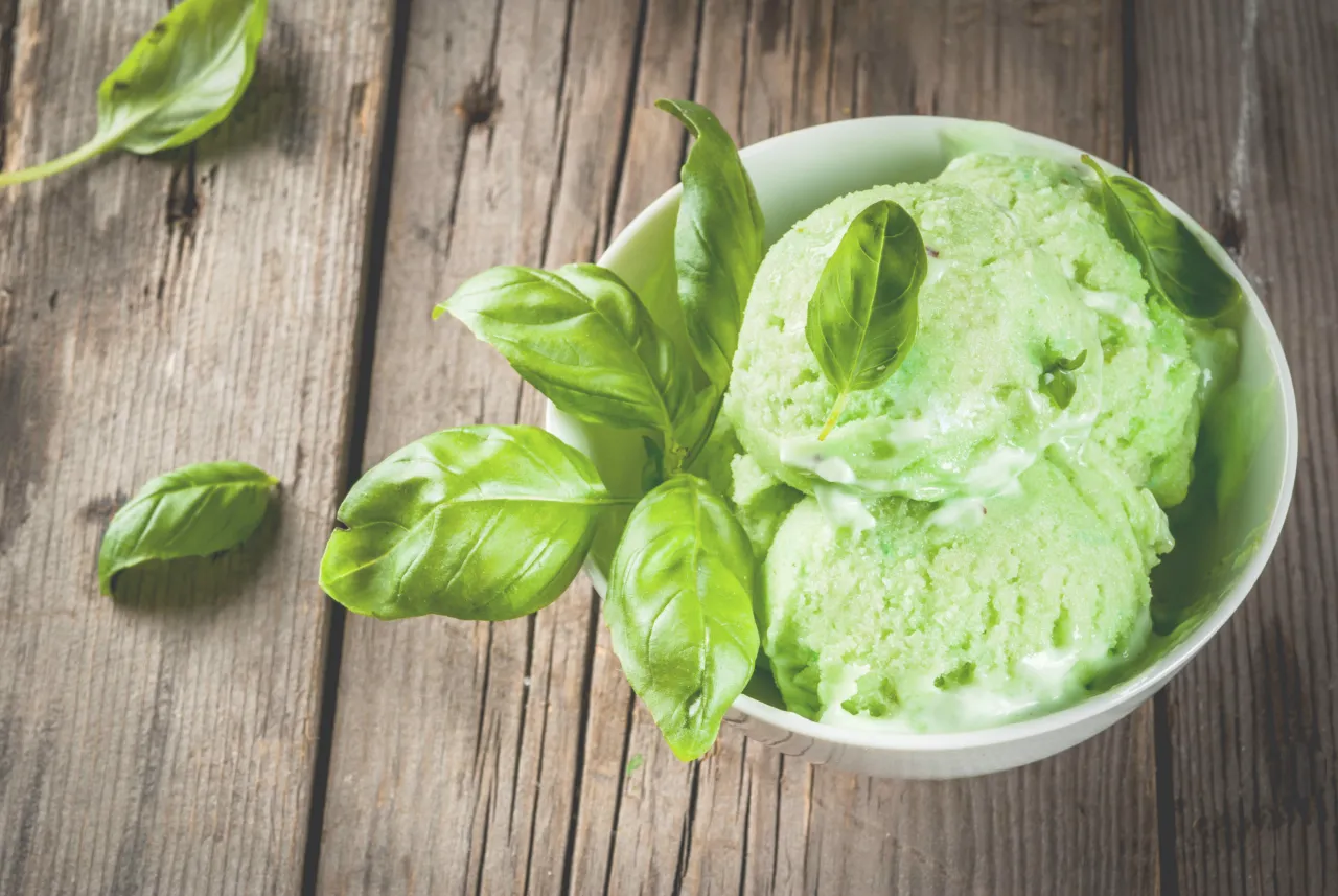 Lody bazyliowe deser