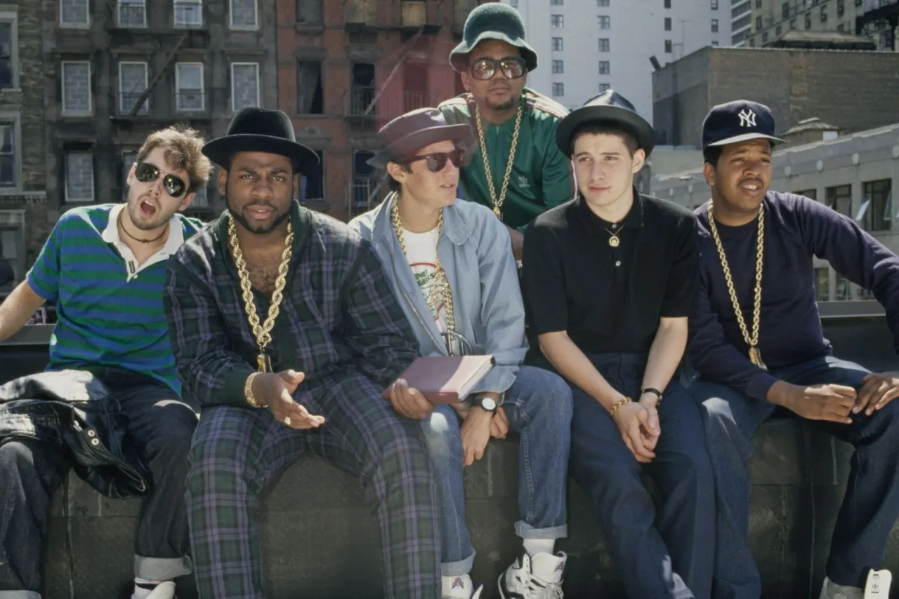 80er Party Outfit M&auml;nner Beispiele