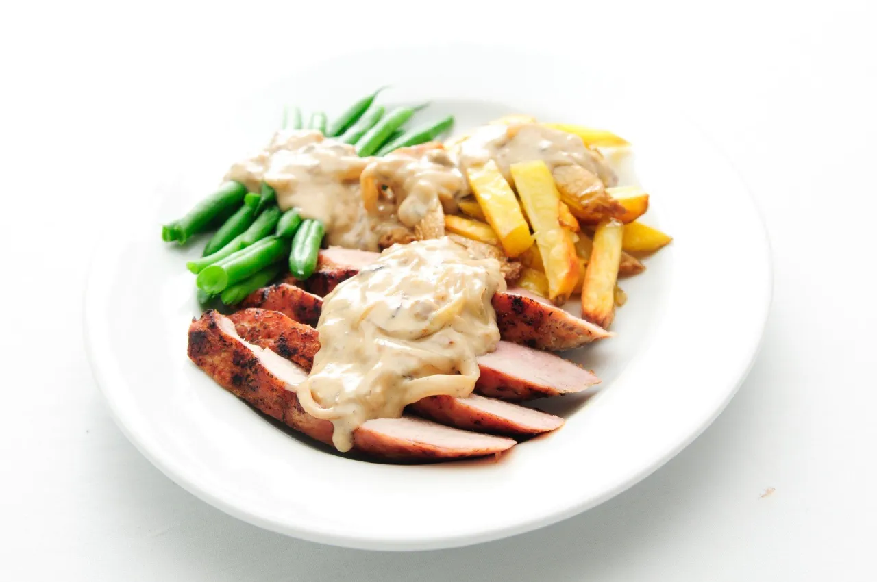 Przepis na indyka w sosie śmietanowym