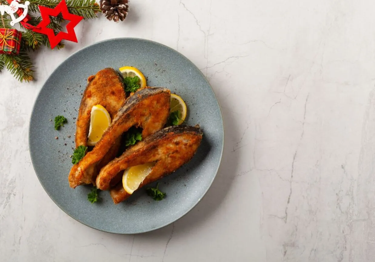 karp smażony w panierce i karp w galarecie