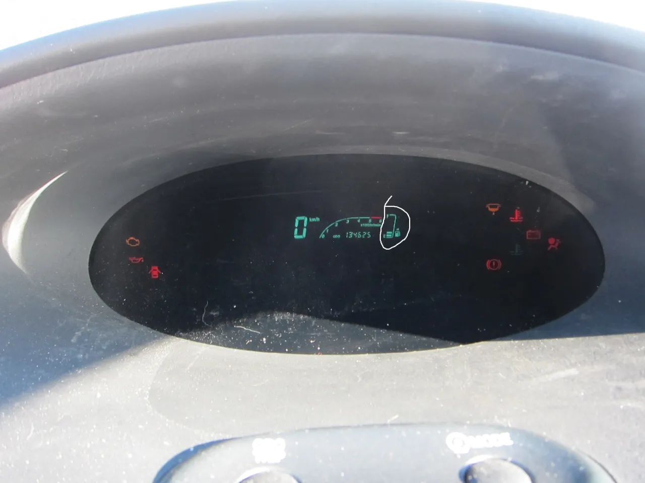 Toyota Yaris wskaźnik paliwa rezerwa