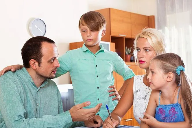 rodzina z dziećmi i dodatki do zasiłku