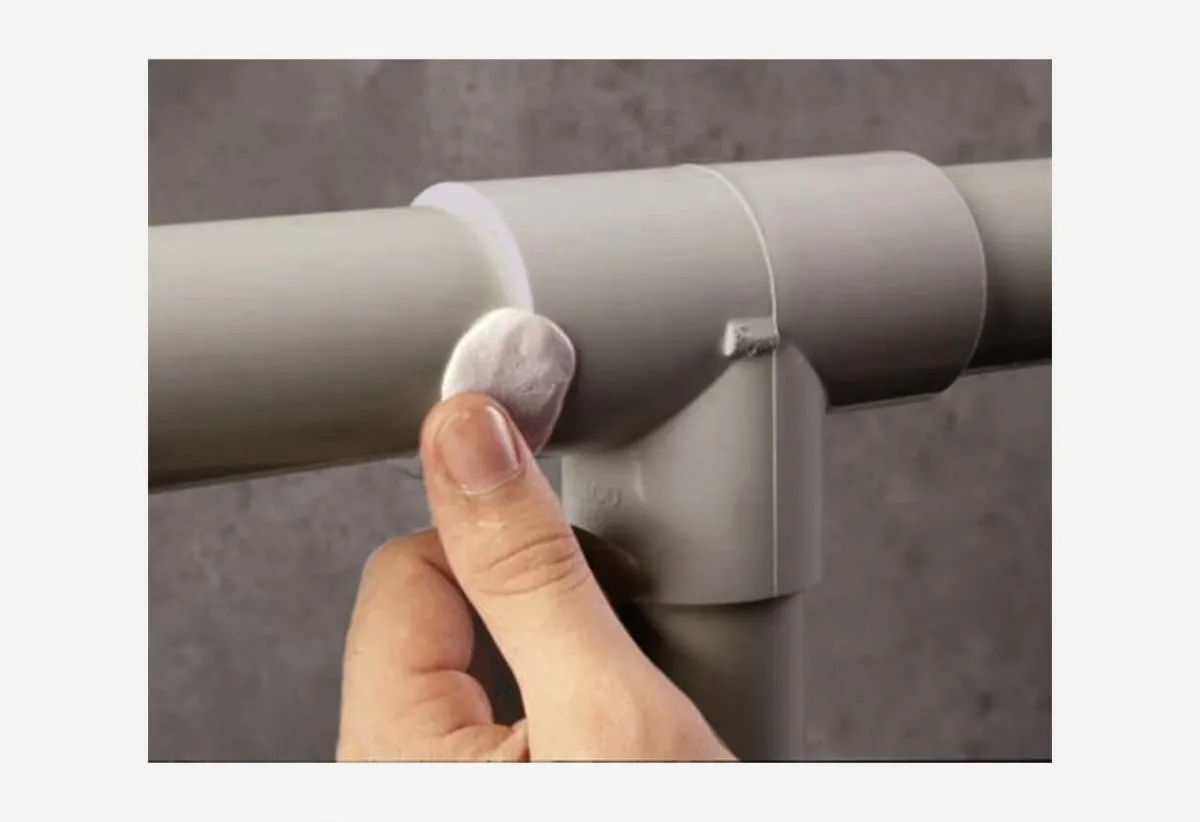 Naprawa pękniętej rury PVC klej taśma