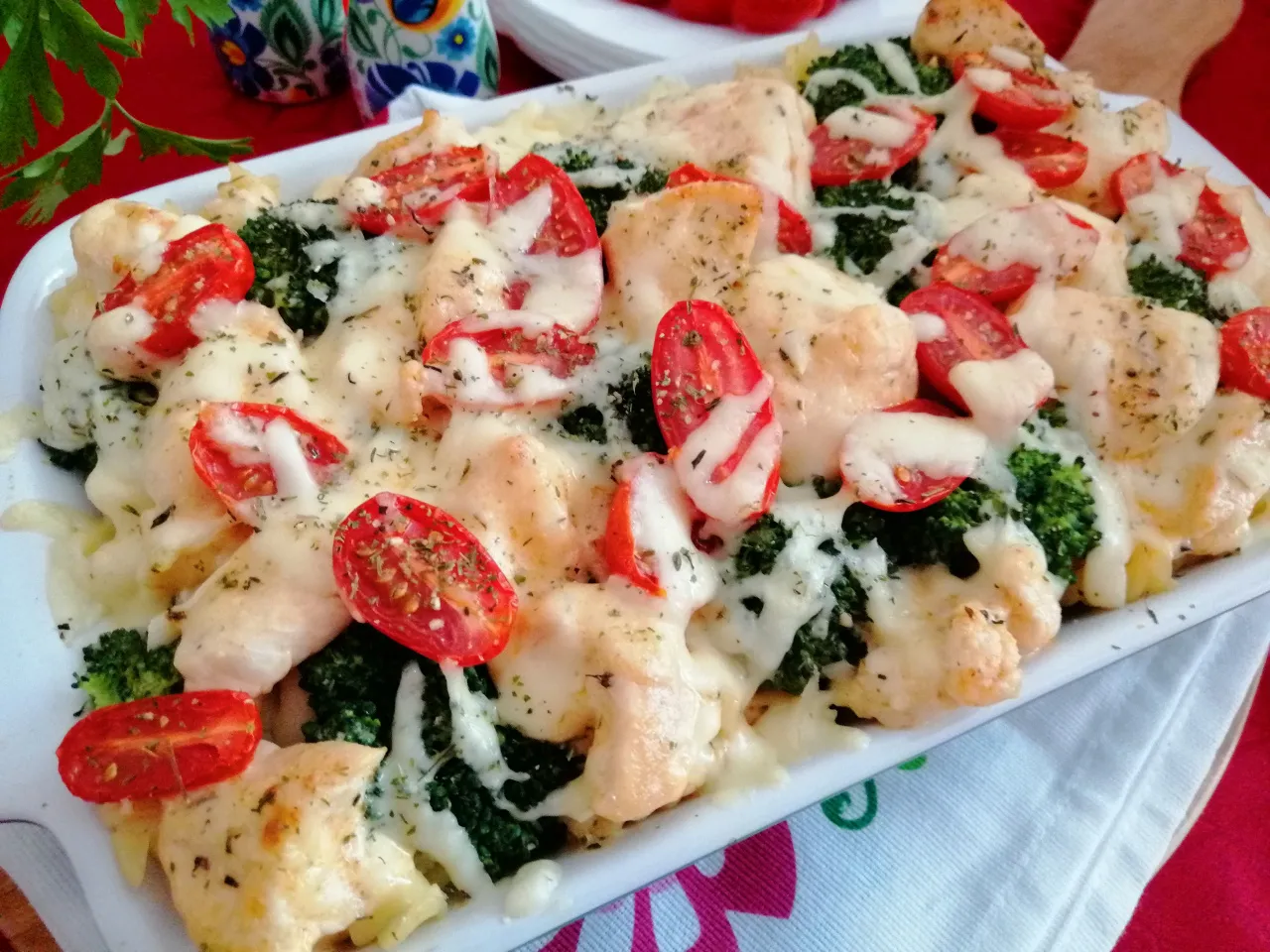 zapiekanka makaronowa z brokułem z kurczakiem