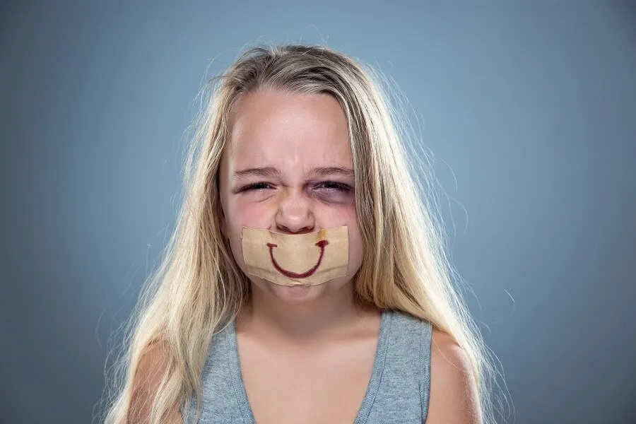 dziecko smutne objawy przemocy psychicznej