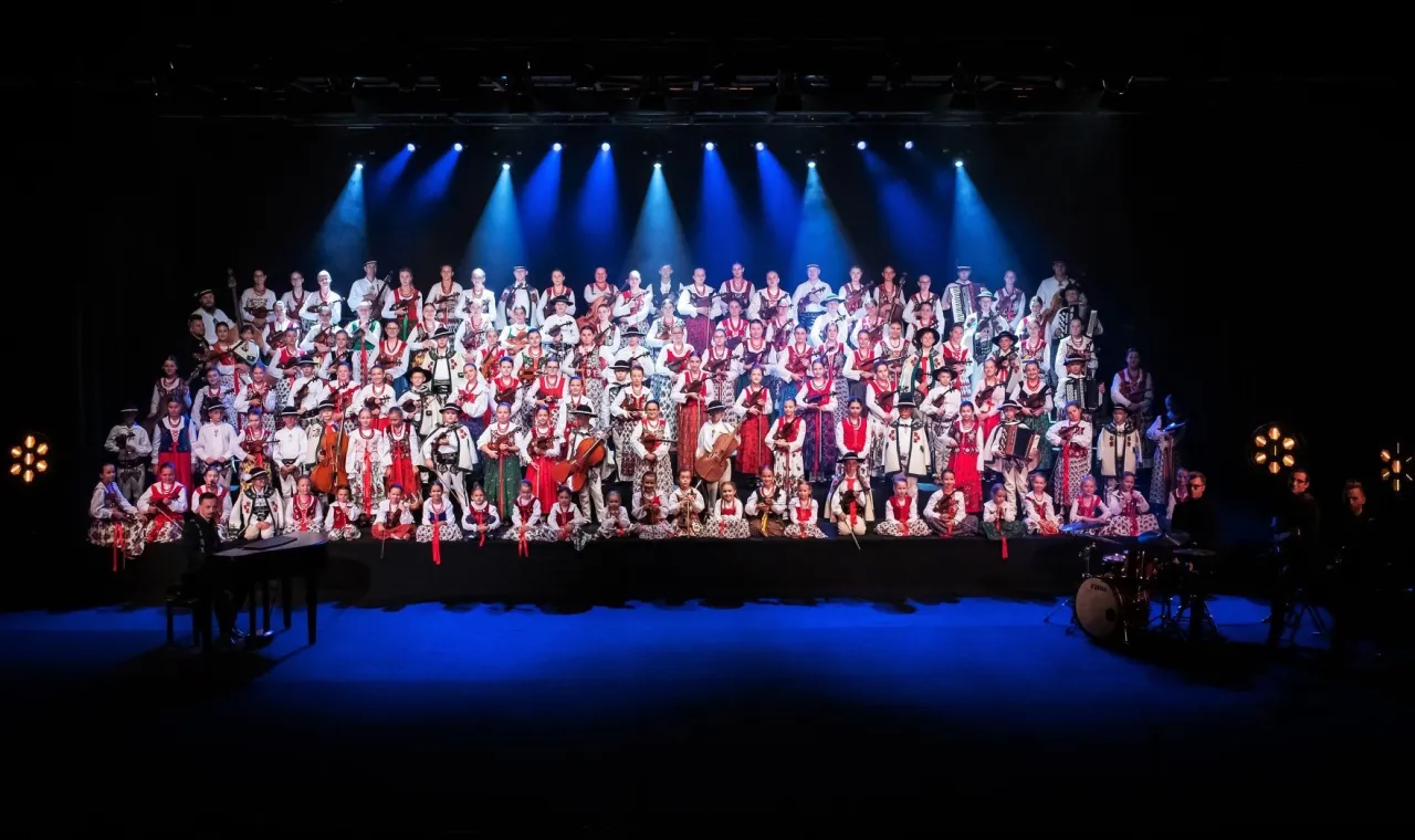 Mapa Polski z zaznaczonymi miastami, gdzie koncertowała Mała Armia Janosika