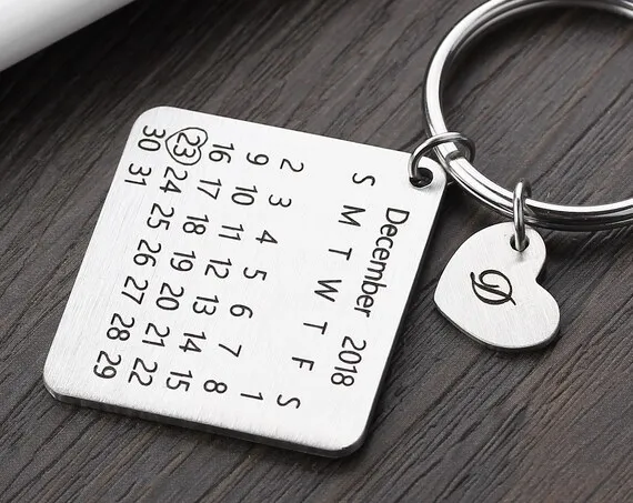 kalendarz z zaznaczoną datą i symbolem pieniędzy