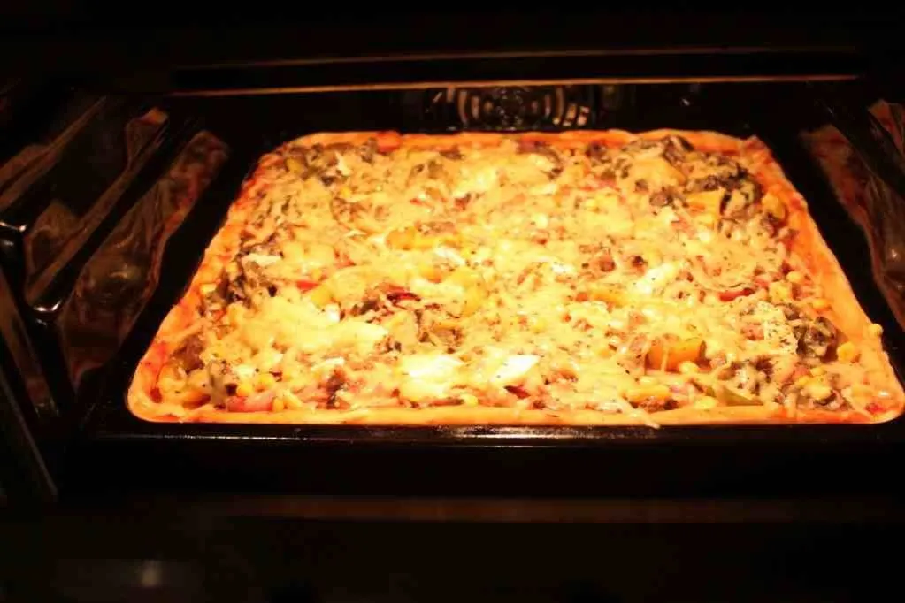 domowa pizza w piekarniku