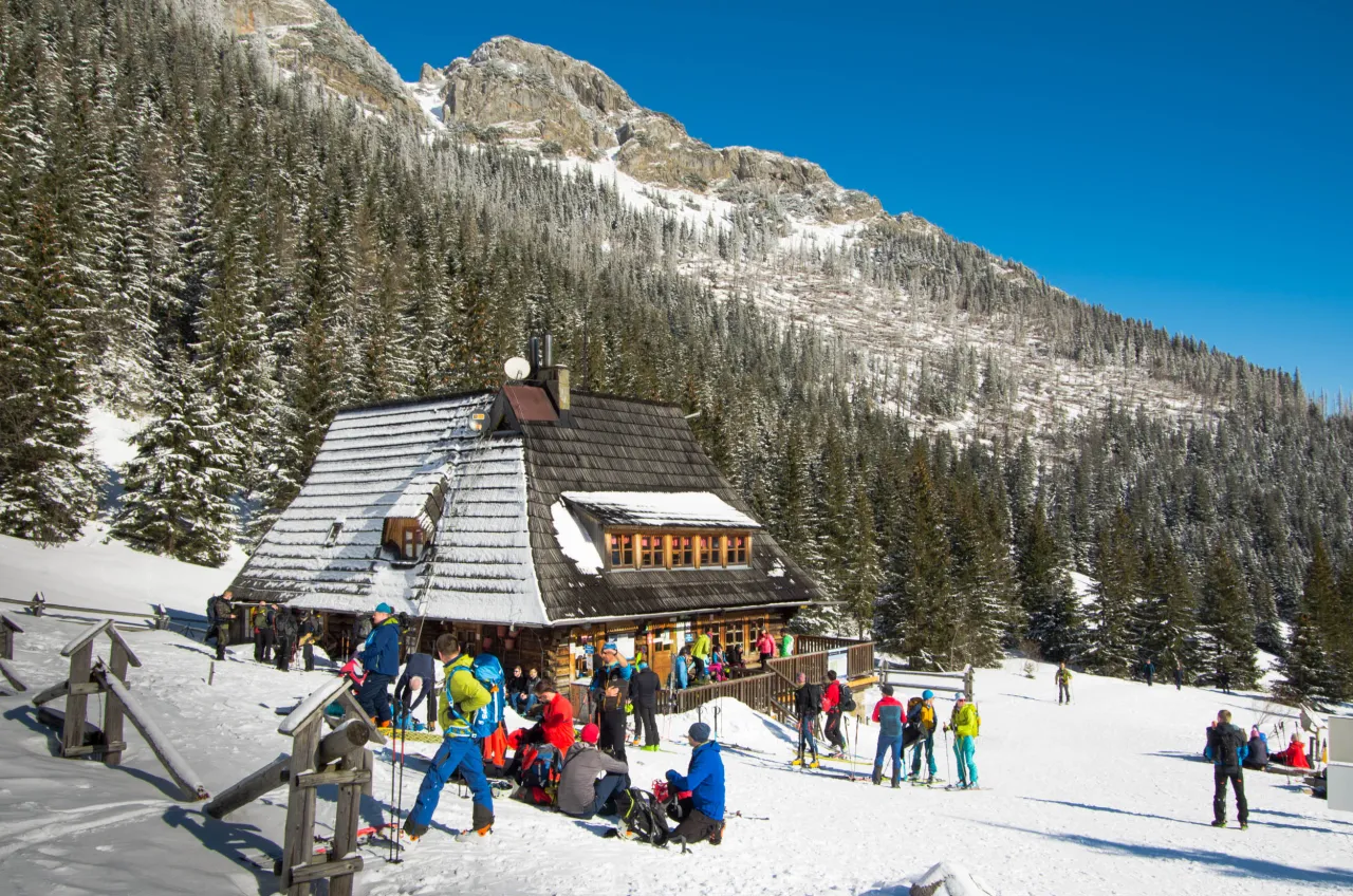 zimowy szlak Tatry raki czekan