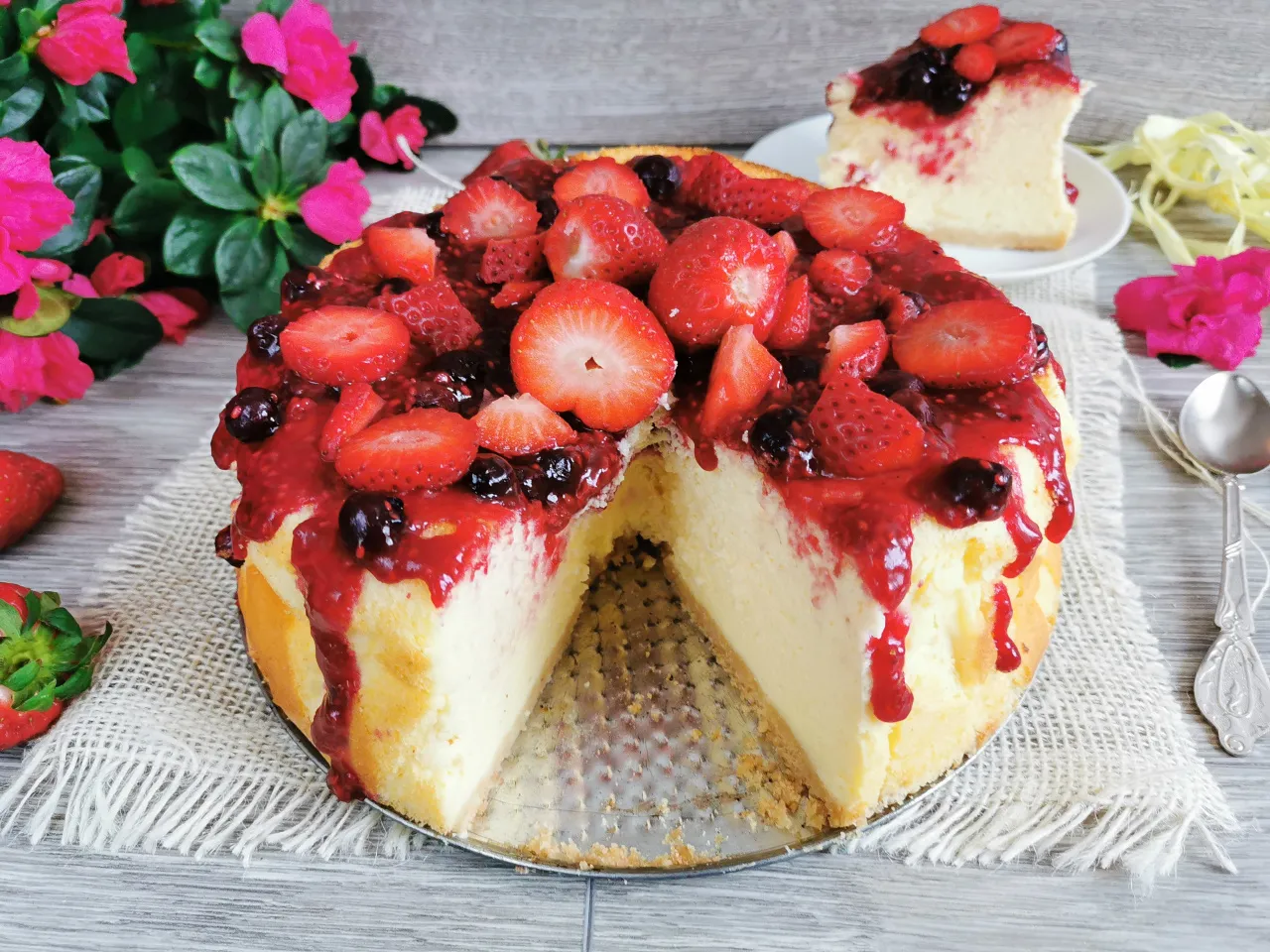 różne polewy owocowe na serniku