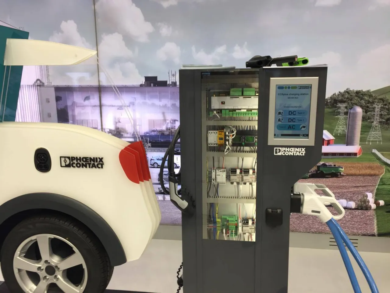 Samochód elektryczny w firmie stacja ładowania