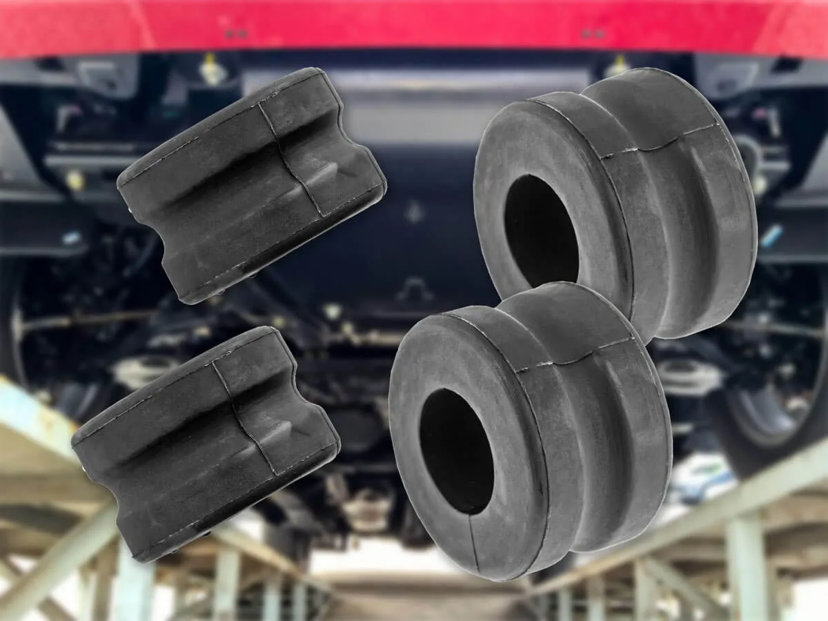 Cztery gumy stabilizatora. Zużyte gumy stabilizatora mogą powodować stuki i luzy w zawieszeniu.