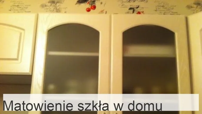 Zdjęcie Jak zmatowić szybę w oknie? Skuteczne metody na matowe szkło