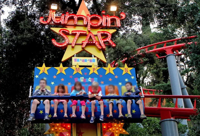 Zdjęcie Atracciones Tibidabo: Las mejores experiencias que no te puedes perder