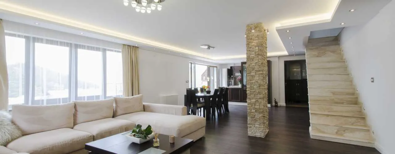 Zdjęcie 10 sprawdzonych sposobów jak ozdobić słup w salonie: inspiracje i porady