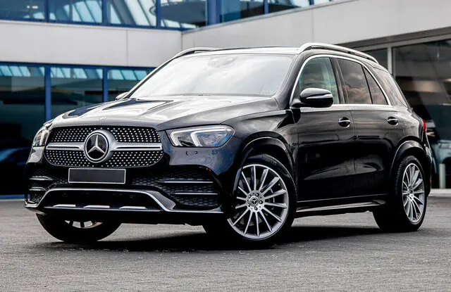 Zdjęcie BMW vs Jeep: Starcie Gigantów w Świecie SUV-ów Premium