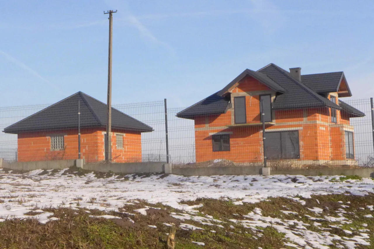 Zdjęcie Czy gruntować elewacje przed zimą? Kluczowe wskazówki i błędy do uniknięcia