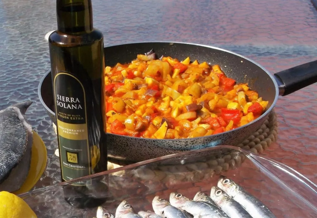 Zdjęcie Czy oliwę z oliwek można smażyć? Odkryj prawdę o jej właściwościach