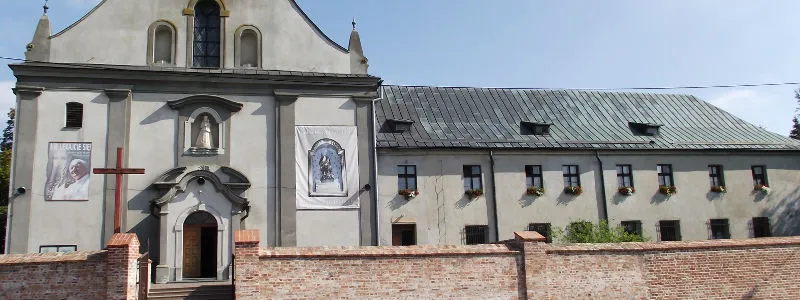 Zdjęcie Sanktuarium w Rywałdzie: Historia, architektura i cudowna figura Matki Bożej